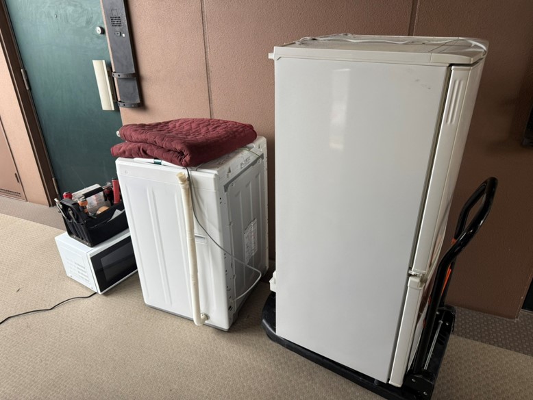 一宮市Y様の折りたたみベッド、冷蔵庫、洗濯機、電子レンジの回収画像